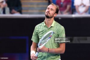 Australian Open: Daniil Medvedev oʻz yurishini kutilmaganda toʻxtatdi