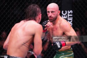 AND STILLLL! Aleks Volkanovski revanshda ham Diyego Lopesni mag’lub etdi